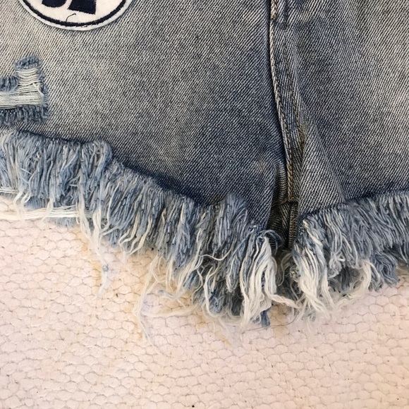 MINKPINK Free Ride Patch Denim Shorts S New - Picture 7 of 8